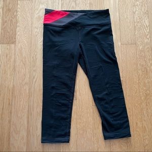 Under Armour Crop Leggings. Size small